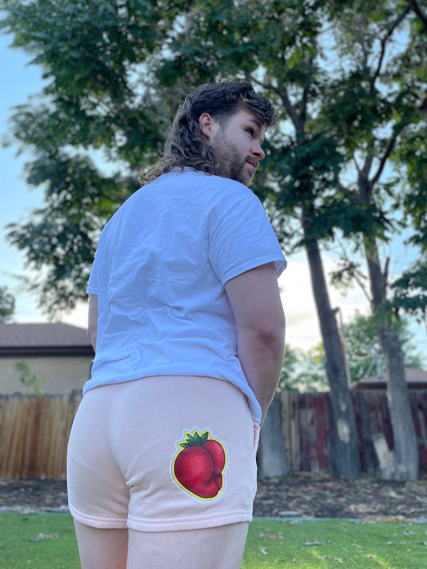 V2 LE TV-BOOTY Shorts